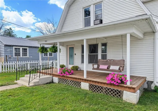 Photo 3 of Single family home for sale at 703 E 7th Street, Trenton, MO 64683 | MLS# 2632752 | Listing updated on 2026-10-02