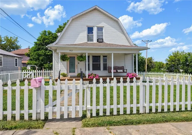 Single family home for sale at 703 E 7th Street, Trenton, MO 64683 | MLS# 2632752