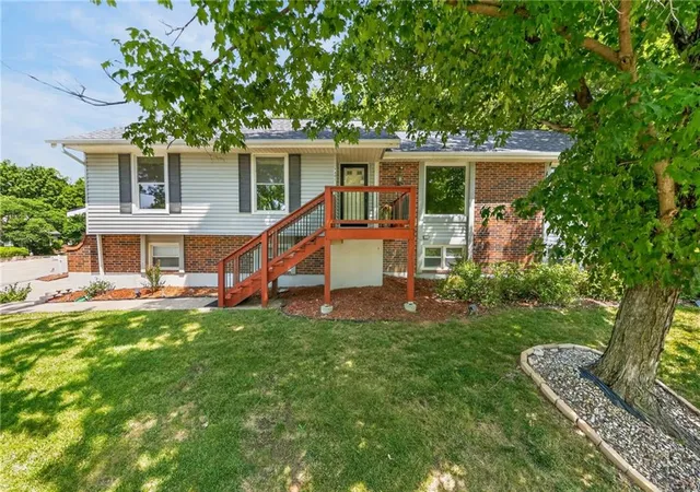 Photo 2 of Single family home for sale at 7401 N Strathbury Ave, Kansas City, MO 64151 | MLS# 2632755 | Listing updated on 2026-08-29