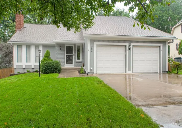 1st image of 5624 N Gladstone Pl, Gladstone, MO 64119 | MLS# 2632761