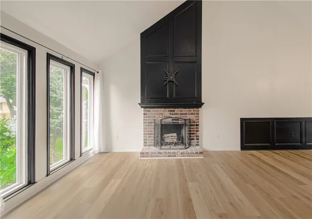 Photo 3 of Single family home for sale at 5624 N Gladstone Pl, Gladstone, MO 64119 | MLS# 2632761 | Listing updated on 2026-10-07