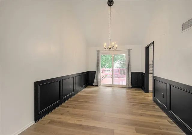 Photo 4 of Single family home for sale at 5624 N Gladstone Pl, Gladstone, MO 64119 | MLS# 2632761 | Listing updated on 2026-10-07