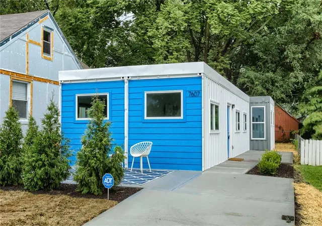 Photo 1 of Single family home for sale at 7607 Jefferson St, Kansas City, MO 64114 | MLS# 2632765 | Listing updated on 2026-08-19
