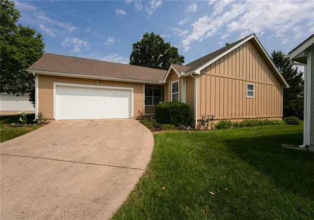 Photo 2 of Sale Pending at 5209 S Megan Dr, Independence, MO 64055 | MLS# 2632766 | Listing updated on 2026-08-22