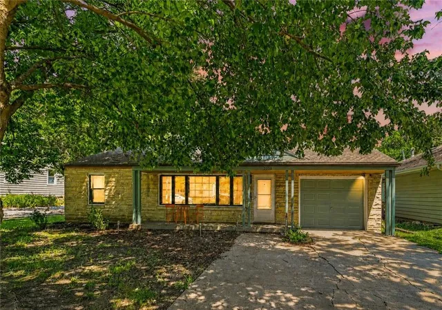 1st image of 2038 Tennessee St, Lawrence, KS 66046 | MLS# 2632770