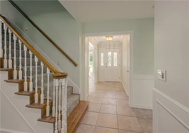 Photo 3 of Single family home for sale at 2452 NW Valley View Dr, Lees Summit, MO 64081 | MLS# 2632773 | Listing updated on 2026-08-18