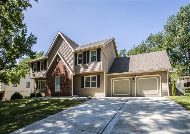 Photo 3 of Single family home for sale at 6630 N Anita Ave, Kansas City, MO 64151 | MLS# 2632775 | Listing updated on 2026-09-12