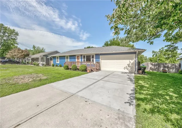 2nd image of 5226 Garner Ln, Shawnee, KS 66203 | MLS# 2632777