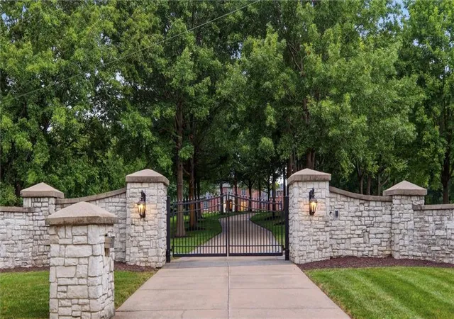Photo 2 of Sale Pending at 15650 Ess Rd, Kansas City, MO 64136 | MLS# 2632781 | Listing updated on 2026-09-18