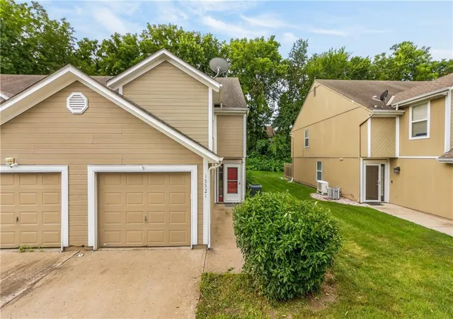 Photo 2 of Townhouse for sale at 15521 E 48th Street, Kansas City, MO 64136 | MLS# 2632790 | Listing updated on 2026-07-31
