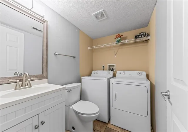 Photo 5 of Townhouse for sale at 15521 E 48th Street, Kansas City, MO 64136 | MLS# 2632790 | Listing updated on 2026-07-31