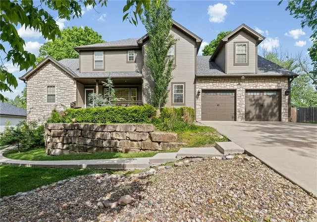 Photo 1 of Sale Pending at 8119 Nw Venita St, Kansas City, MO 64152 | MLS# 2632794 | Listing updated on 2026-08-25