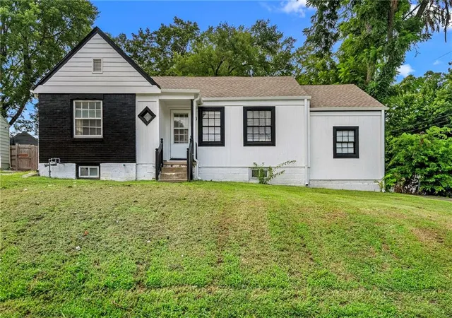 Photo 1 of Single family home for sale at 6804 Raytown Rd, Raytown, MO 64133 | MLS# 2632799 | Listing updated on 2026-08-15