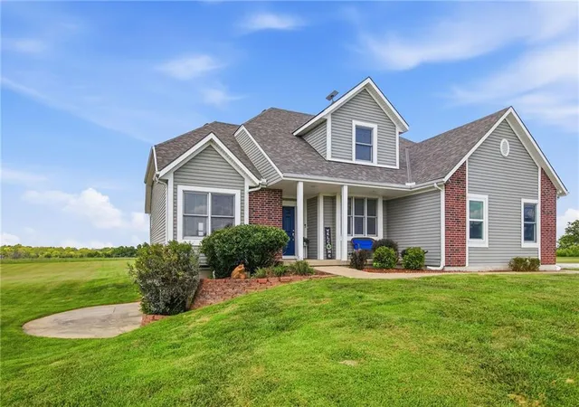 3rd image of 4962 W 351St St, Louisburg, KS 66053 | MLS# 2632812