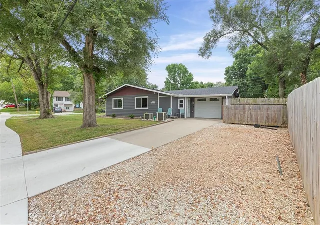 1st image of 1333 E 19th St, Lawrence, KS 66046 | MLS# 2632814