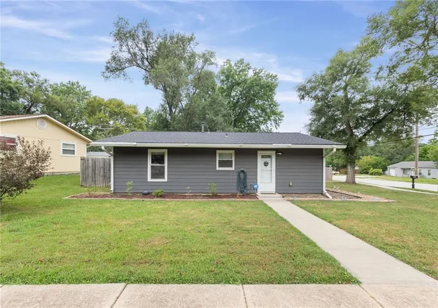 2nd image of 1333 E 19th St, Lawrence, KS 66046 | MLS# 2632814
