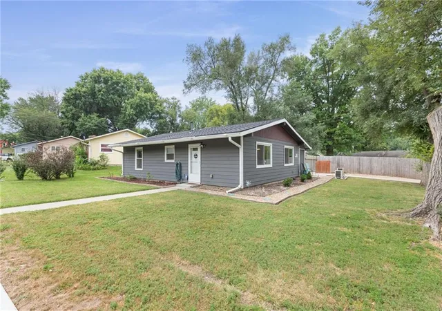 3rd image of 1333 E 19th Street, Lawrence, KS 66046 | MLS# 2632814