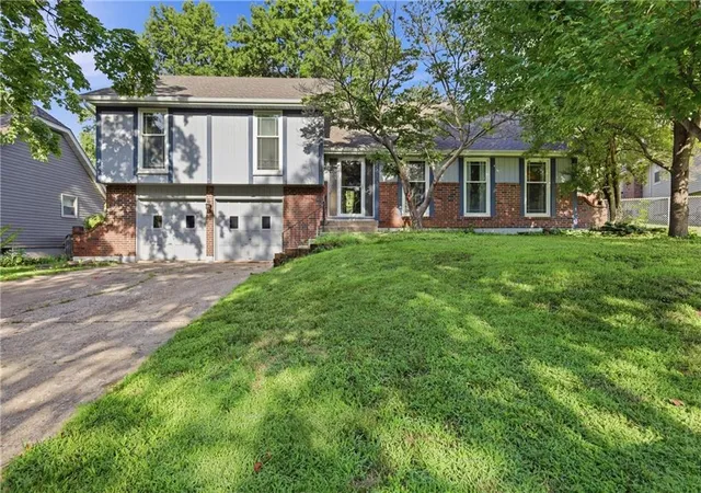 Photo 1 of Sale Pending at 1605 Sw 21st Street, Blue Springs, MO 64015 | MLS# 2632819 | Listing updated on 2026-08-16