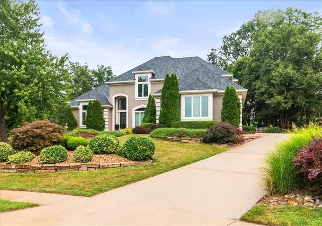 Photo 2 of Single family home for sale at 713 Ne Dick Howser Ct, Lees Summit, MO 64064 | MLS# 2632824 | Listing updated on 2026-08-30