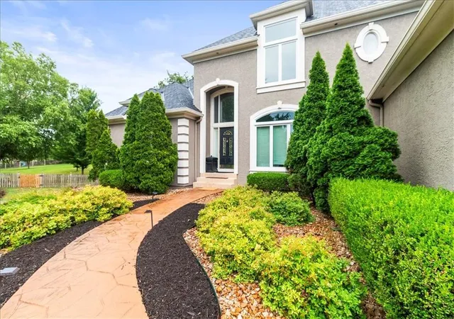 Photo 3 of Single family home for sale at 713 Ne Dick Howser Ct, Lees Summit, MO 64064 | MLS# 2632824 | Listing updated on 2026-08-30