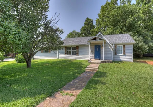 1st image of 504 E 6th St, Baxter Springs, KS 66713 | MLS# 2632837