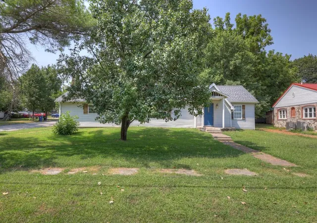 3rd image of 504 E 6Th St, Baxter Springs, KS 66713 | MLS# 2632837