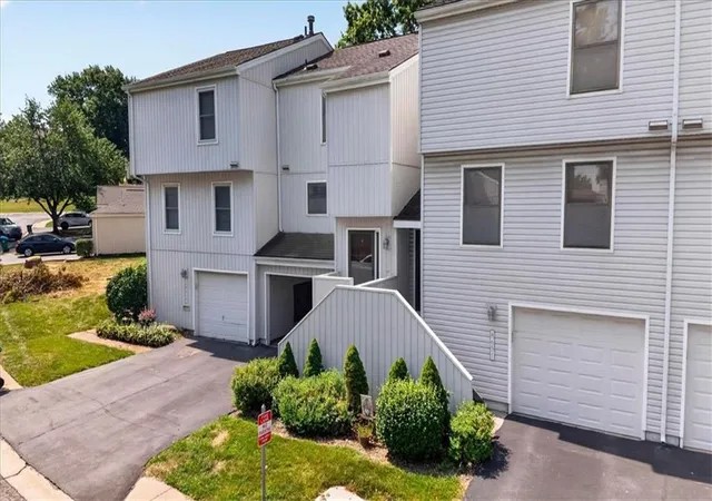 1st image of 8645 W 108th Pl, Overland Park, KS 66210 | MLS# 2632848