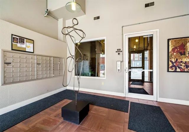Listing Photo 2 - Condo for sale in building located at 321 W 7Th St, Kansas, MO 64105 - Unit #103