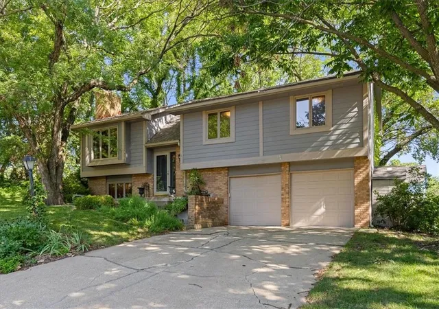 1st image of 1109 Jana Ct, Lawrence, KS 66049 | MLS# 2632861