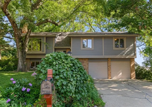 2nd image of 1109 Jana Ct, Lawrence, KS 66049 | MLS# 2632861