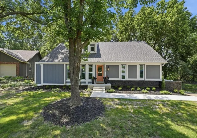 1st image of 13709 W 70th St, Shawnee, KS 66216 | MLS# 2632863