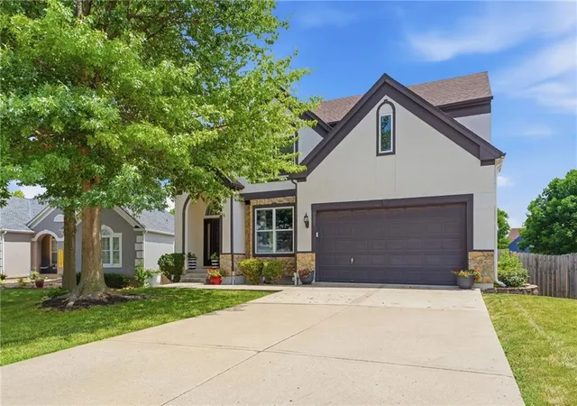 Photo 1 of Sale Pending at 9317 N Charlotte Ct, Kansas City, MO 64155 | MLS# 2632865 | Listing updated on 2026-08-07