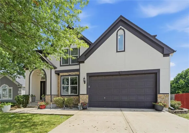 Photo 4 of Sale Pending at 9317 N Charlotte Ct, Kansas City, MO 64155 | MLS# 2632865 | Listing updated on 2026-08-07