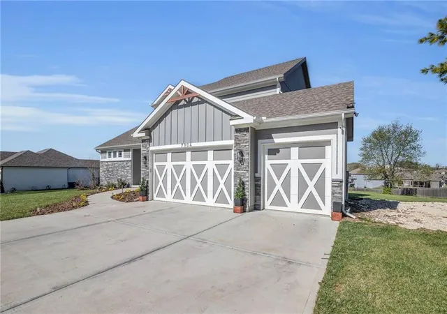 Photo 3 of Single family home for sale at 7904 N Spruce Ave, Kansas City, MO 64119 | MLS# 2632871 | Listing updated on 2026-08-29