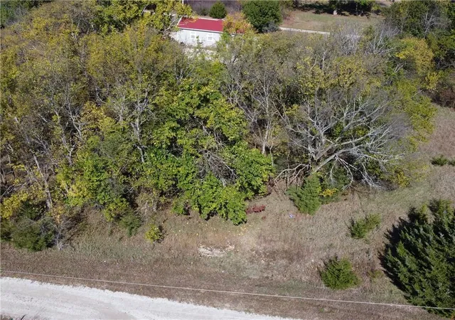 2nd image of 45 Illinois Dr, La Cygne, KS 66040 | MLS# 2632883