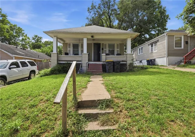 1st image of 6920 S Benton Ave, Kansas City, MO 64132 | MLS# 2632887