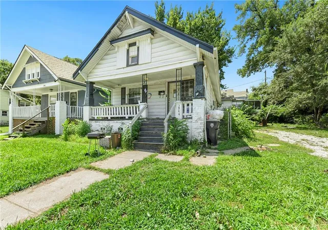 Photo 1 of Single family home for sale at 3944 Brooklyn Ave, Kansas City, MO 64130 | MLS# 2632889 | Listing updated on 2026-08-01