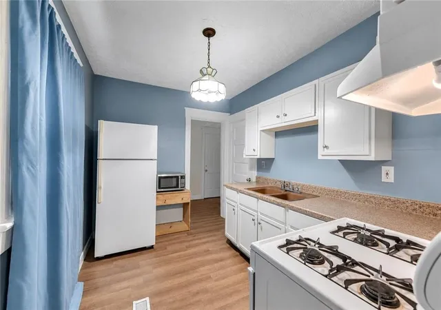 Photo 5 of Single family home for sale at 3944 Brooklyn Ave, Kansas City, MO 64130 | MLS# 2632889 | Listing updated on 2026-08-01