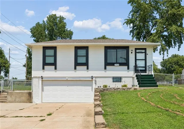 Photo 1 of Sale Pending at 17914 N Whitney Rd, Independence, MO 64058 | MLS# 2632892 | Listing updated on 2026-08-06