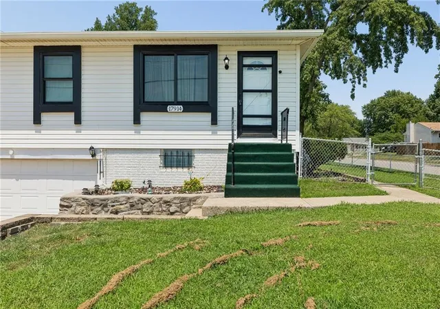 Photo 2 of Sale Pending at 17914 N Whitney Rd, Independence, MO 64058 | MLS# 2632892 | Listing updated on 2026-08-06