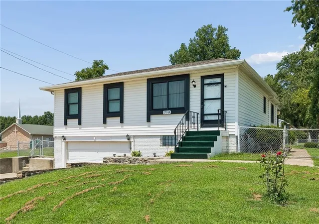 Photo 3 of Sale Pending at 17914 N Whitney Rd, Independence, MO 64058 | MLS# 2632892 | Listing updated on 2026-08-06