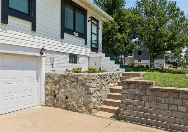 Photo 4 of Sale Pending at 17914 N Whitney Rd, Independence, MO 64058 | MLS# 2632892 | Listing updated on 2026-08-06