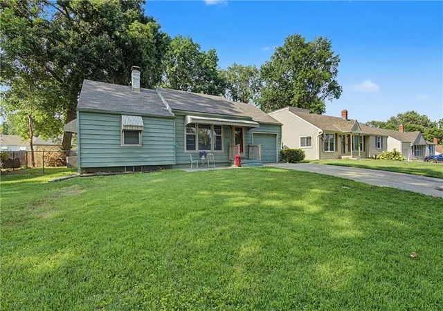 Photo 2 of Single family home for sale at 606 Ne 43rd Terrace, Kansas City, MO 64116 | MLS# 2632893 | Listing updated on 2026-08-31