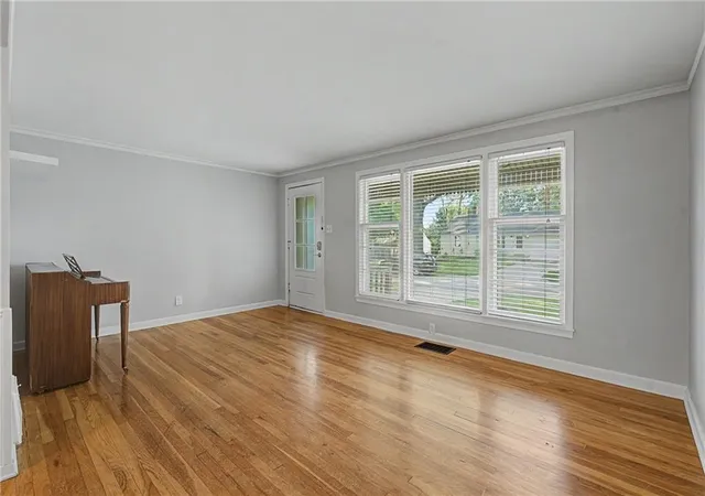 Photo 5 of Single family home for sale at 606 NE 43rd Terrace, Kansas City, MO 64116 | MLS# 2632893 | Listing updated on 2026-08-31