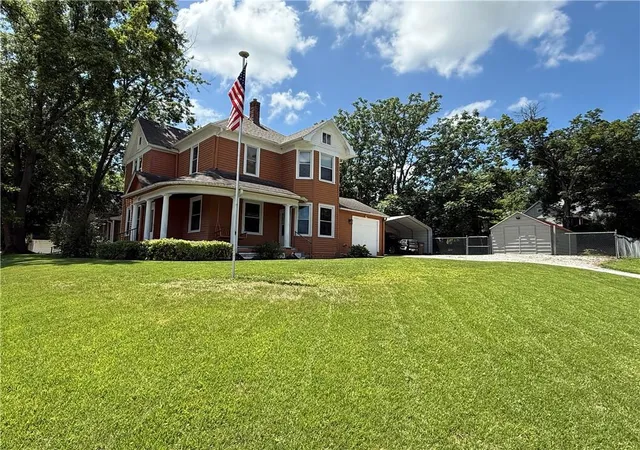 3rd image of 619 N 10th Street, Atchison, KS 66002 | MLS# 2632897