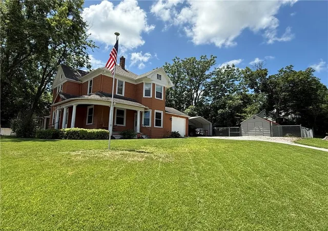 4th image of 619 N 10th Street, Atchison, KS 66002 | MLS# 2632897