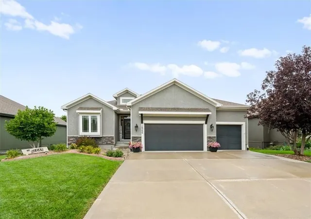 Photo 1 of Sale Pending at 16366 S Laurelwood St, Olathe, KS 66062 | MLS# 2632899 | Listing updated on 2026-08-02