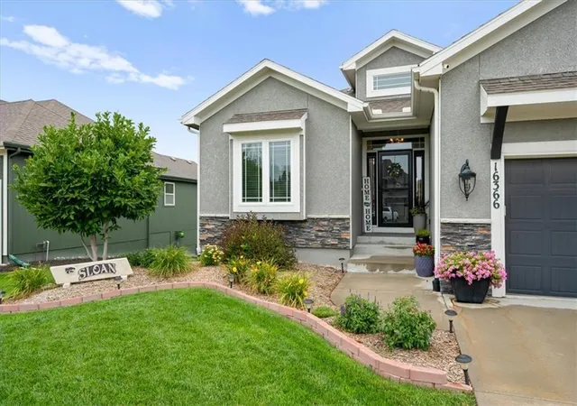Photo 2 of Sale Pending at 16366 S Laurelwood St, Olathe, KS 66062 | MLS# 2632899 | Listing updated on 2026-08-02