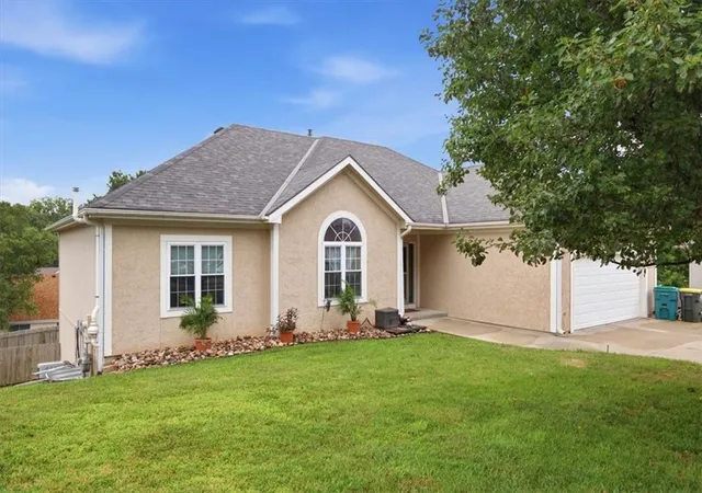 1st image of 413 Hillbrook Ct, Lansing, KS 66043 | MLS# 2632900