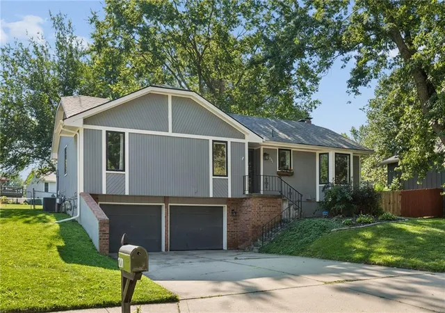 Photo 2 of Sale Pending at 1201 Bristol Way, Liberty, MO 64068 | MLS# 2632901 | Listing updated on 2026-09-02